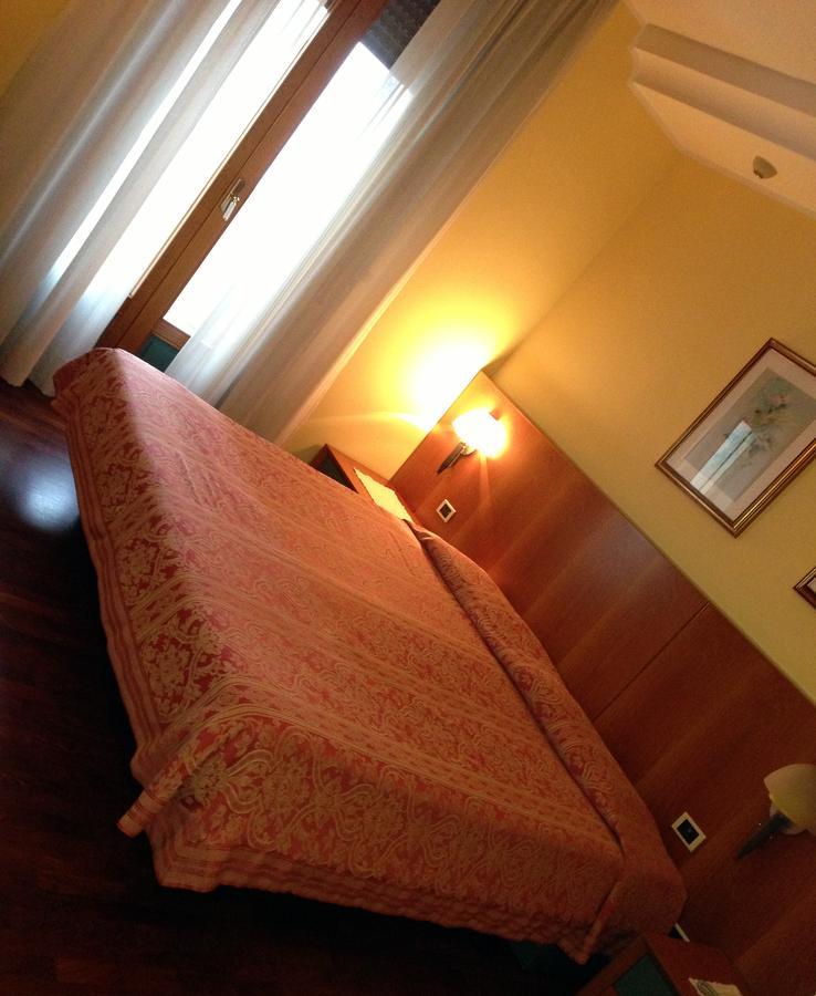 Hotel Desiderio Villa del Conte Exterior foto